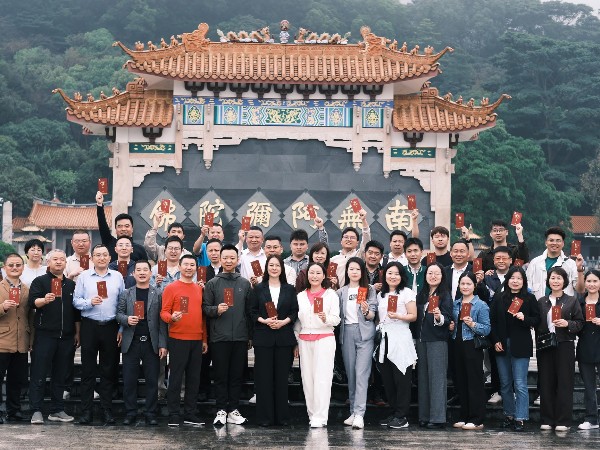 登高祈福，马到功成 | 广田涂料凤凰山祈福活动！